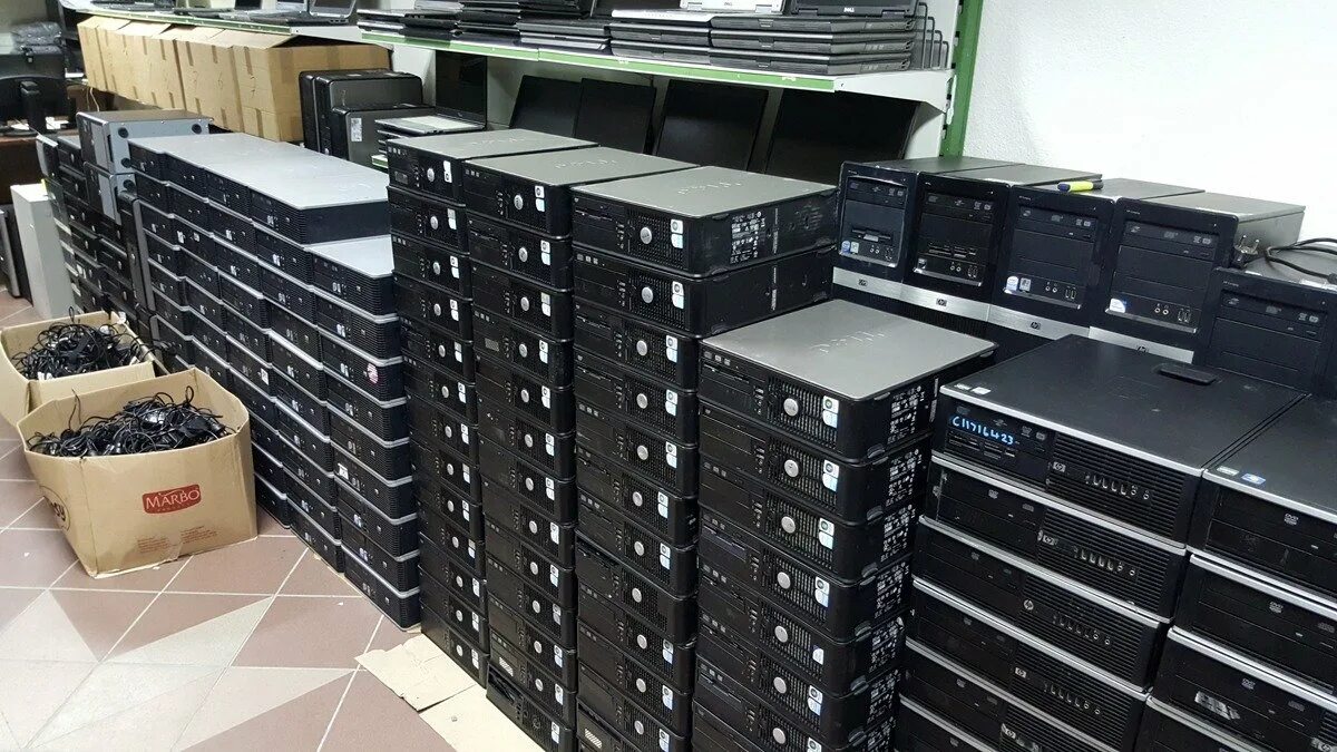 магазин запчастей для ноутбуков. магазин комплектующих для пк. склад комплектующих для компьютеров. магазин компьютерной техники. оборудование компьютера.