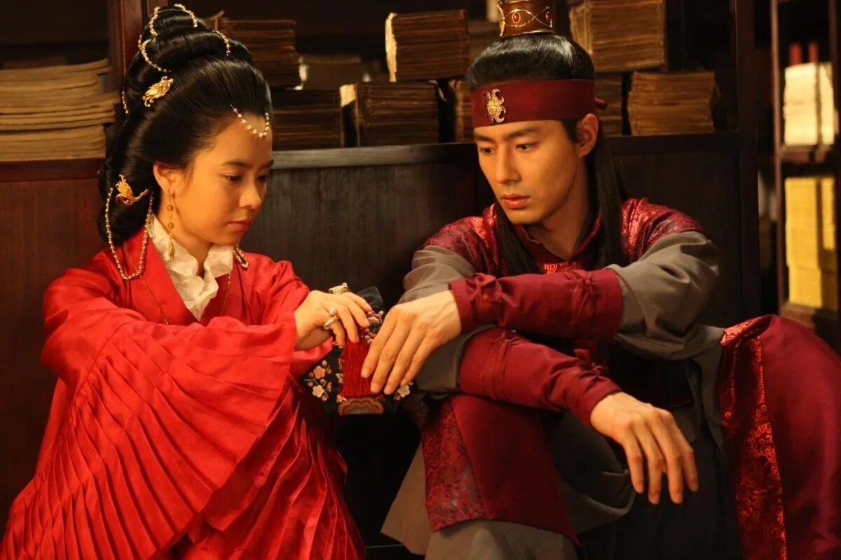 Song ji hyo qatnashgan kinolar. Song ji hyo 2022. сон джи хё фильмы ледяной цветок. ким хисон ледяная фантазия. сон джи хё ледяной цветок.