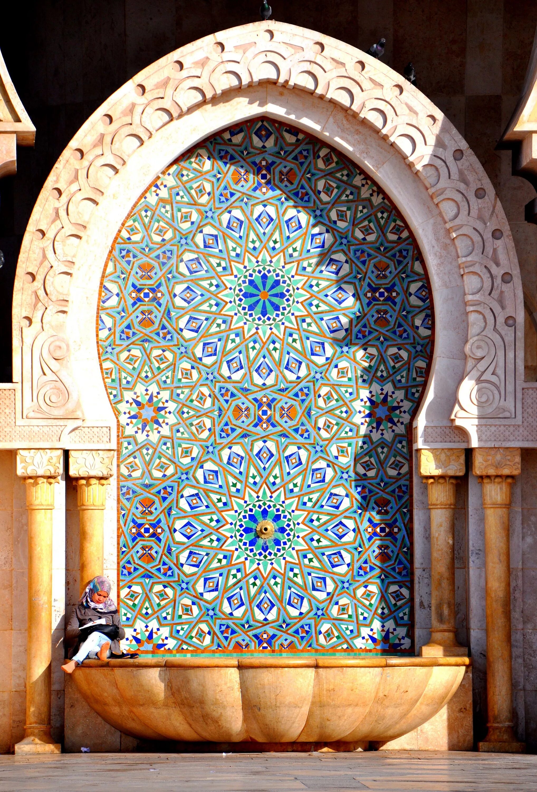 Mihrab ru. Арабеска Марокко. Архитектура Ислама Арабески. Арабеска Исламская архитектура. Арабески Исламское искусство.