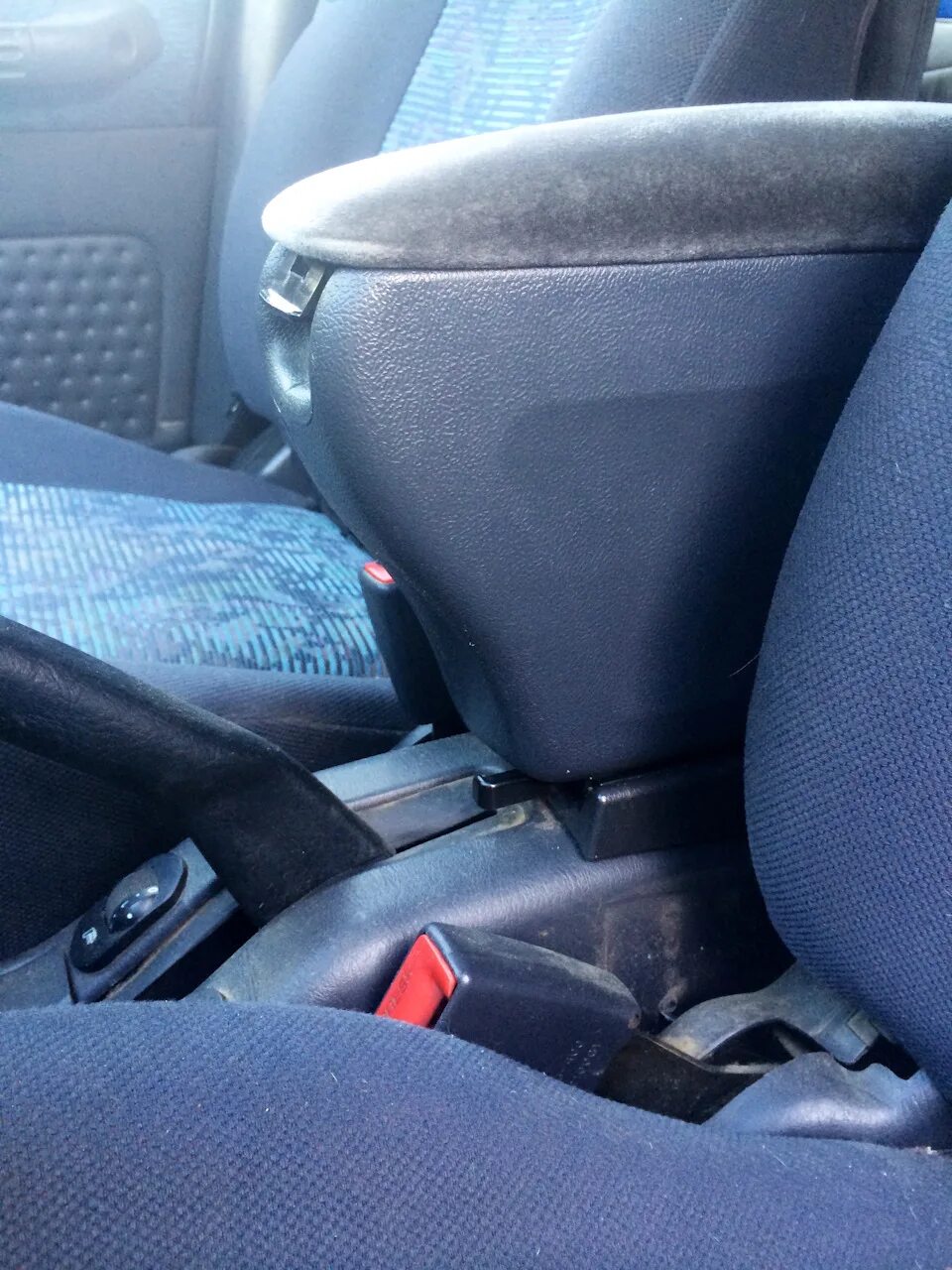 Подлокотник рав 4. Подлокотник тойота рав 4. Подлокотник toyota rav4 sxa10. Подлокотник раф4 2016. Подлокотник рав 4.