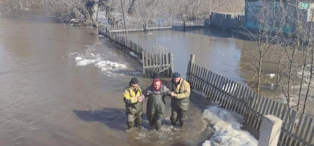 Состояние паводка. Паводок Ульяновск 2023. Весенний паводок. Наводнение. Половодье.