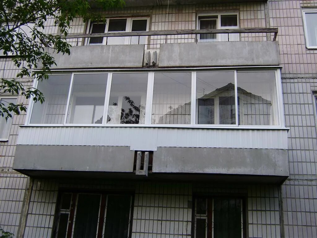 остекление панельного дома. застеклить балкон пластиковыми окнами в панельном доме. лоджия в панельном доме. остекление панельного дома. остекление балкона копэ.