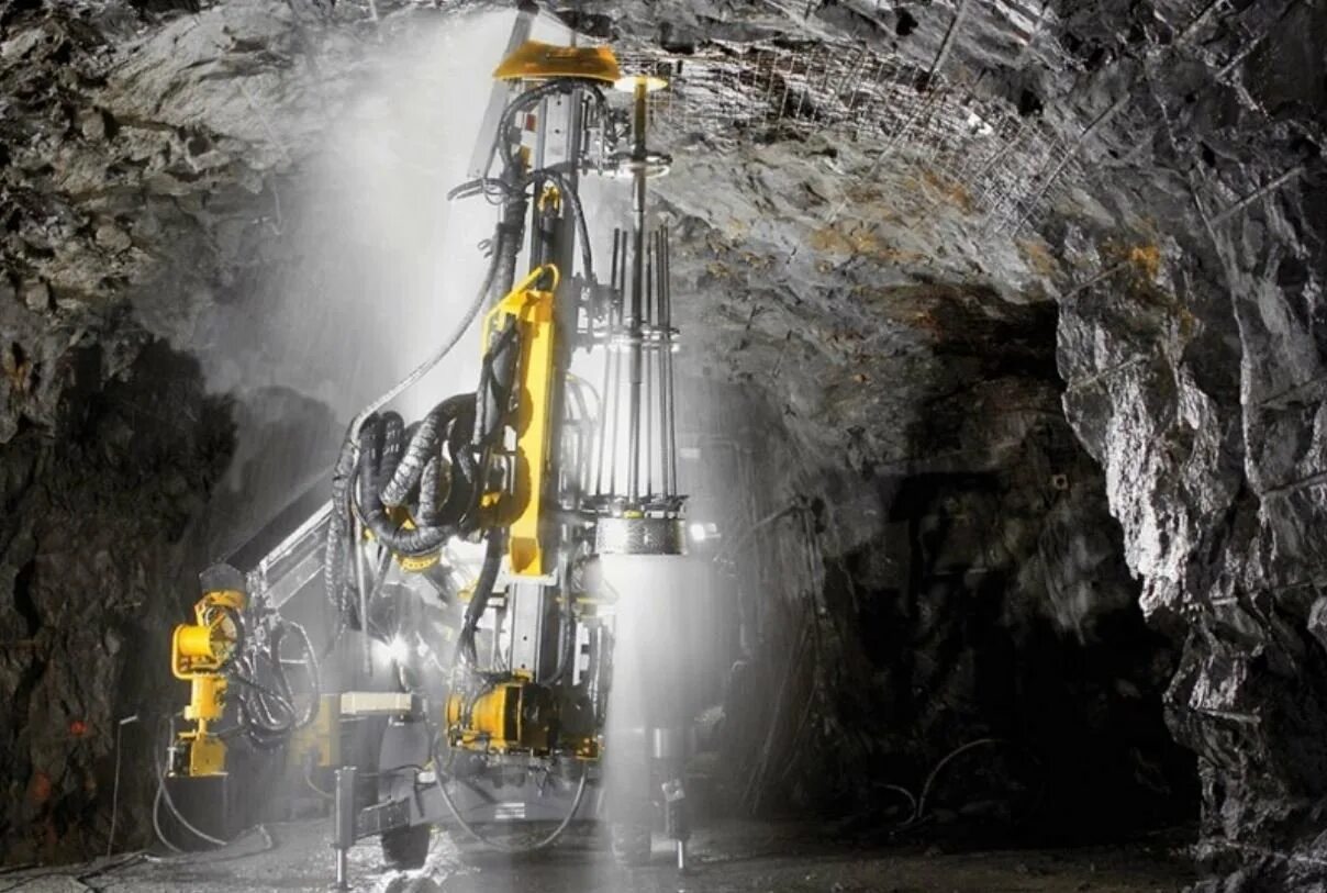 Сайт горных работ. Анкероустановщик Sandvik ds311. Буровой станок бга2в. Подземный буровой станок Sandvik. Бурение шпуров атлас Копко.