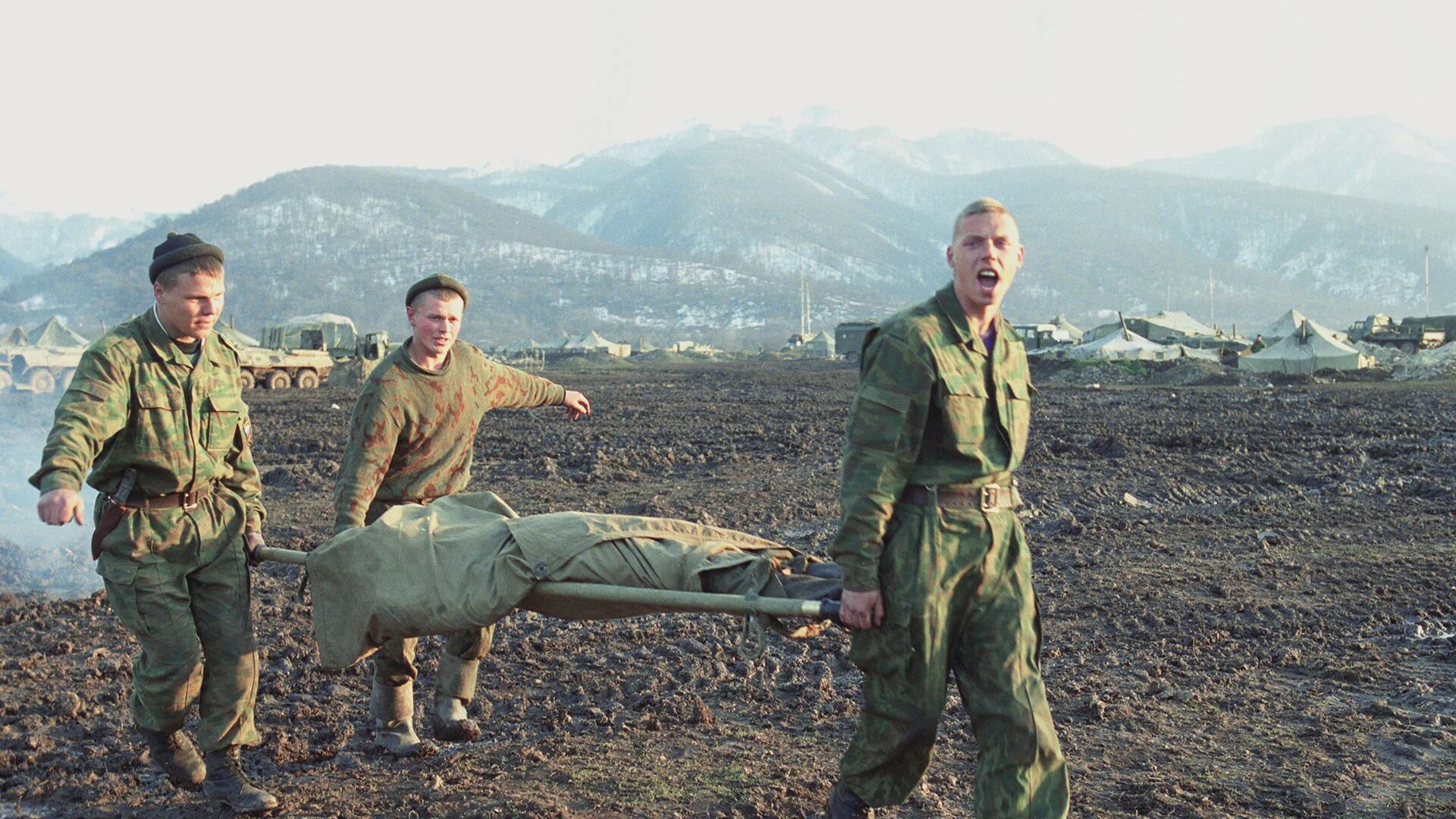 Артиллерия россии. Перетягивание каната военные. Дмитрий беляков чечня. Дмитрий беляков фотограф чечня. Рота ведет.