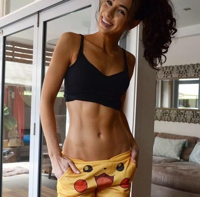 Кэндис свейнпол в шортах. Радостная девушка. Кристина макарова underboob. Эшли скай +18. Sophia miacova фигура.