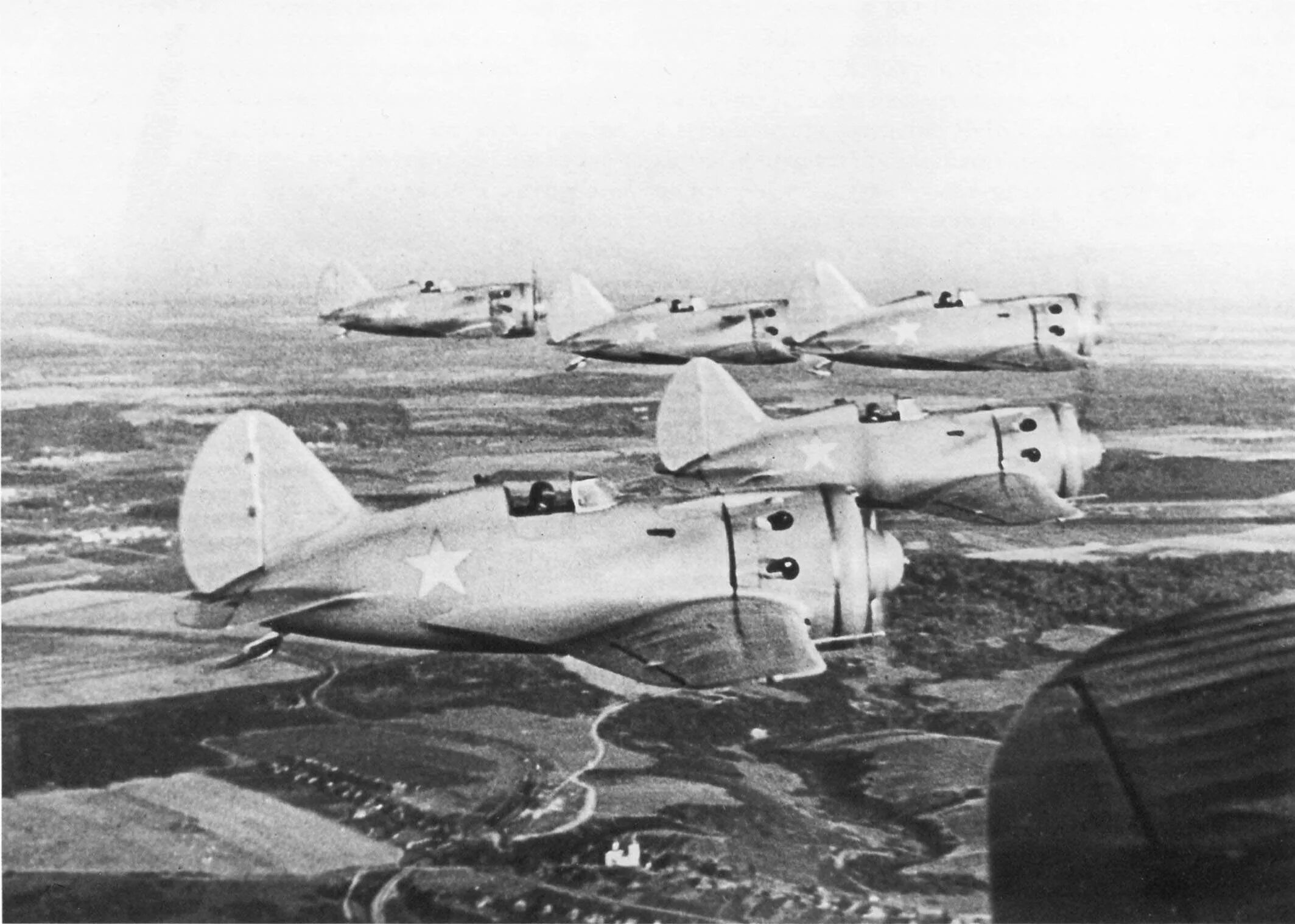 Харрикейн 1942. Эскадрилья читать. Девятый гвардейский истребительный авиационный полк. Книги о войне в афганистане. Эскадрилья лафайет цеппелин.