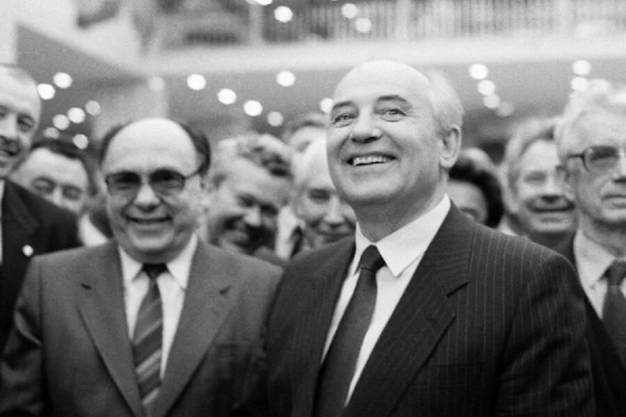 Горбачев как это было. Горбачев 1991. горбачев 1985 перестройка.