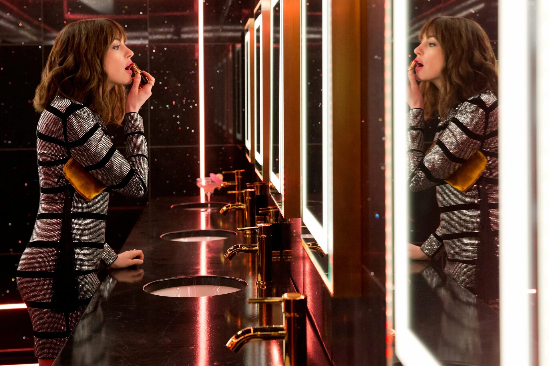 отпетые мошенницы 2019 в качестве