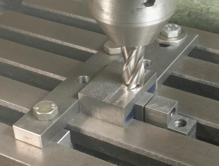 Machining table