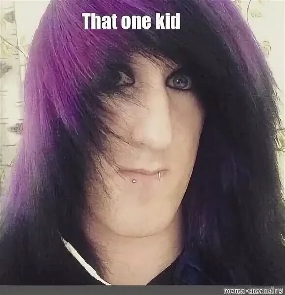 Черные волосы мемы. Логан Паул эмо. Эмобой Моргенштерн. Эмо с фиолетовыми волосами. Эмо с фиолетовыми волосами парень.