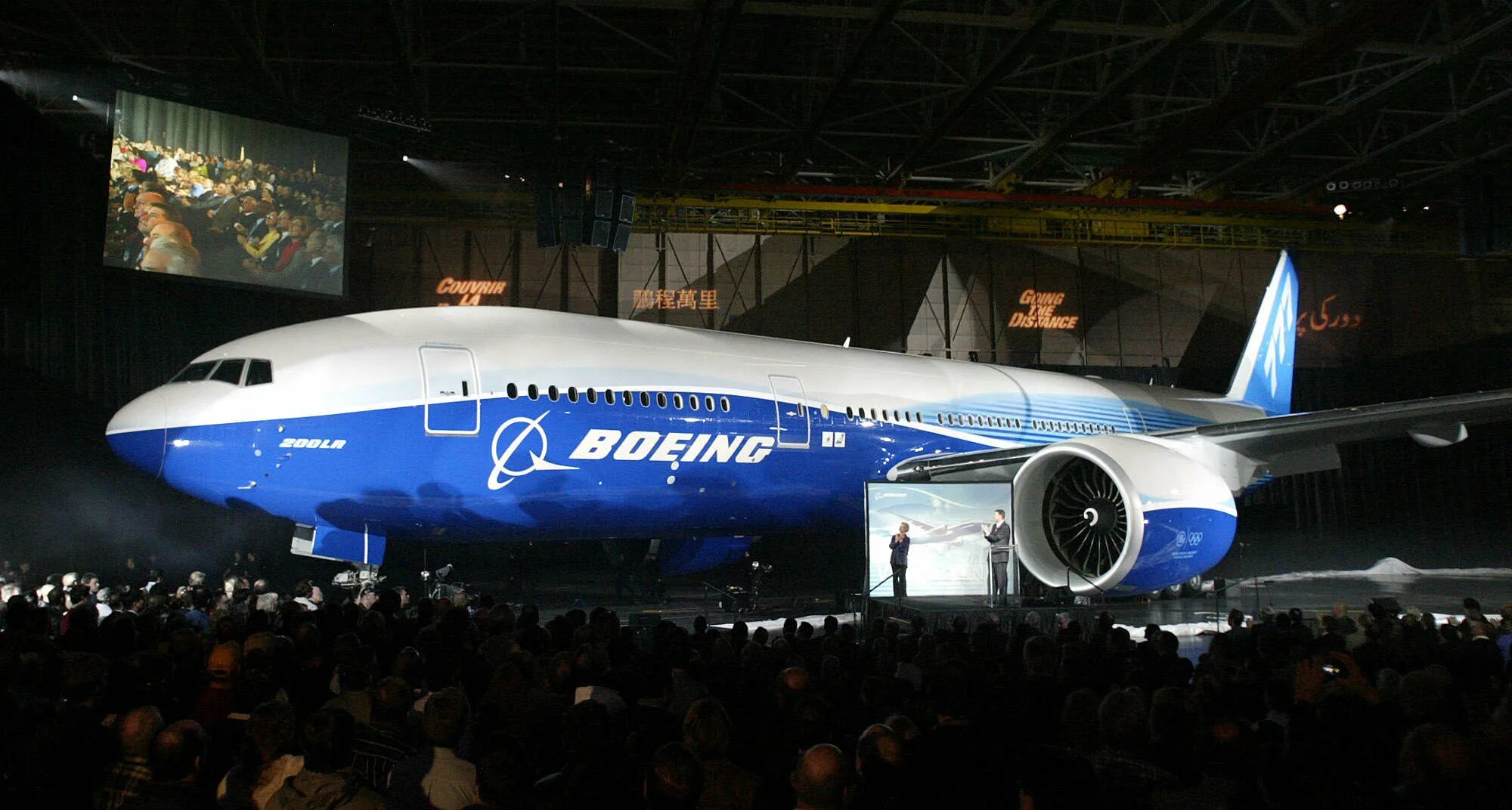 Самый продолжительный полет самолета совершенный боингом 777. Boeing 777-200lr. Боинг 777 200 LR. B777-200lr. Боинг 747.