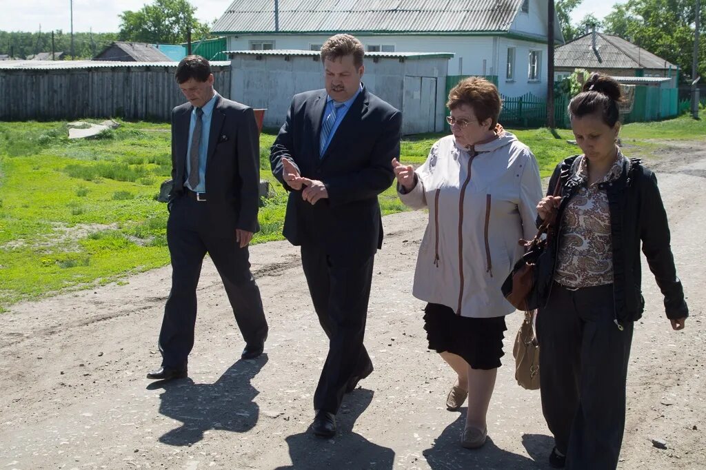 Дума макушинского муниципального округа. Села золотое макушинский район школа. Карта макушинского района курганской области. Почвенный покров курганской области. Села золотое макушинский район.