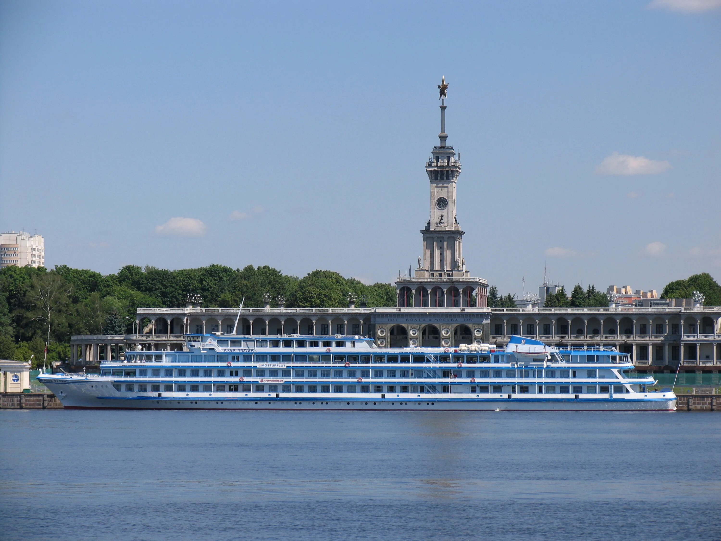 Символы москвы северный речной вокзал. Северный Речной вокзал. Северный Речной вокзал Москва. Порт Речной вокзал Москва. Парк Северного речного вокзала.