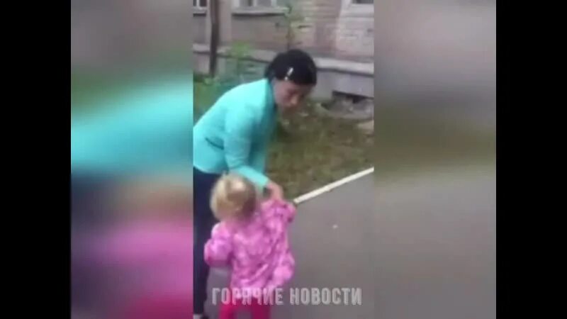 Видео где мама спаивает ребенка. Пьяную маму толстую сыном