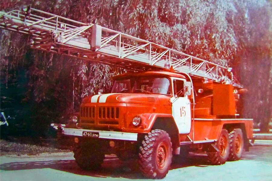 Пожарный автомобиль лестница. Ал-30 ЗИЛ-131. ЗИЛ 131 автолестница. ЗИЛ 131 пожарная автолестница. ЗИЛ 130 автолестница.