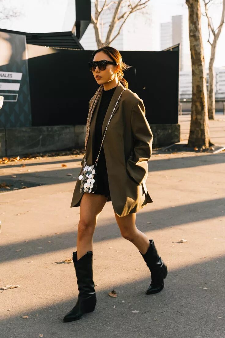 Звезды в сапогах. Street style казаки. Казаки образы модные. С чем носить казаки женские высокие. С чем носить казаки женские высокие.