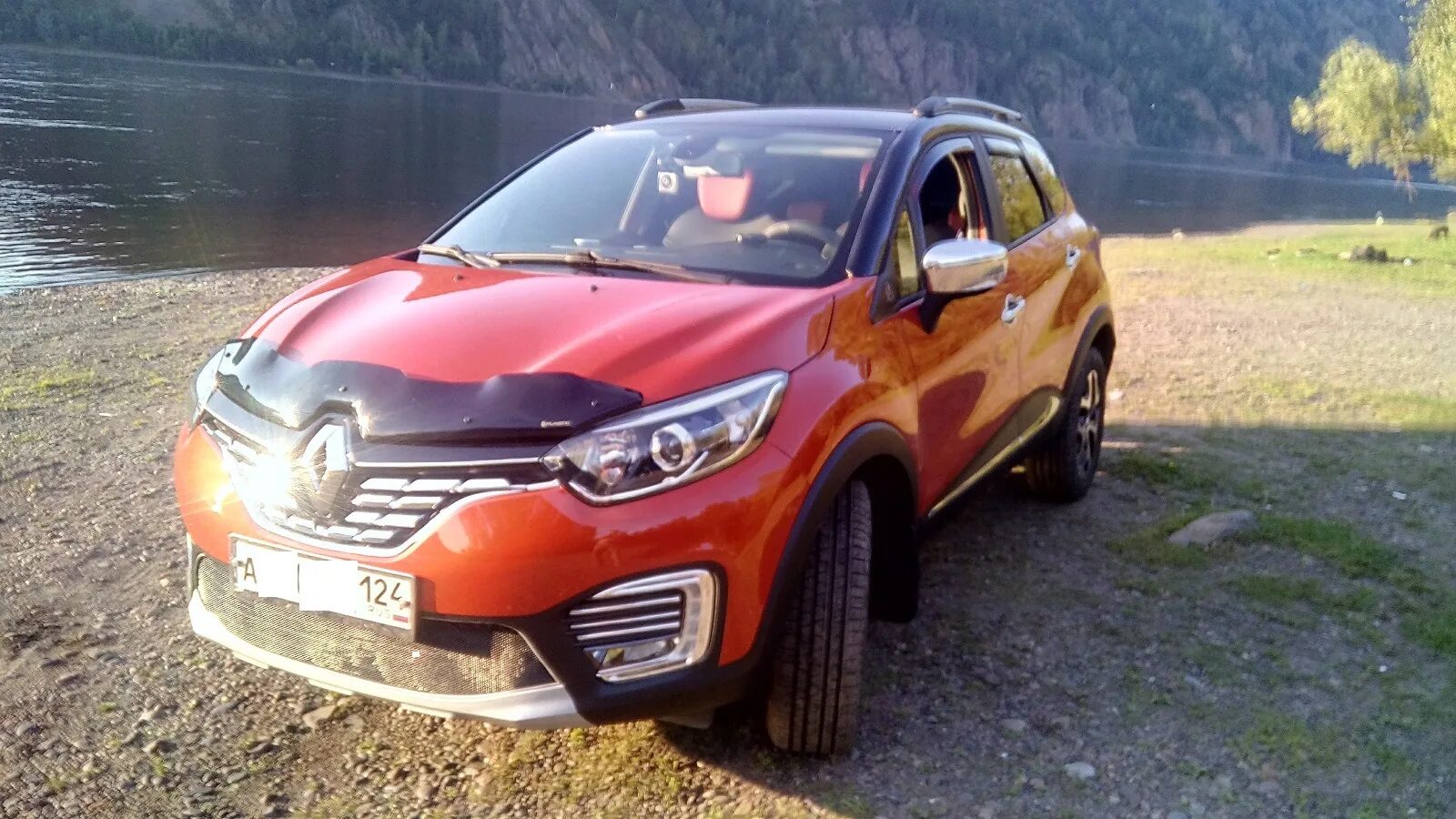 Киа селтос масло двигателя. Kia Seltos и Renault Captur. Дефлектор капота Каптур. Дефлектор капота Kia Seltos 2020. Дефлектор капота Киа Селтос.