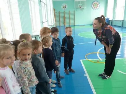 Экскурсия детей в школу