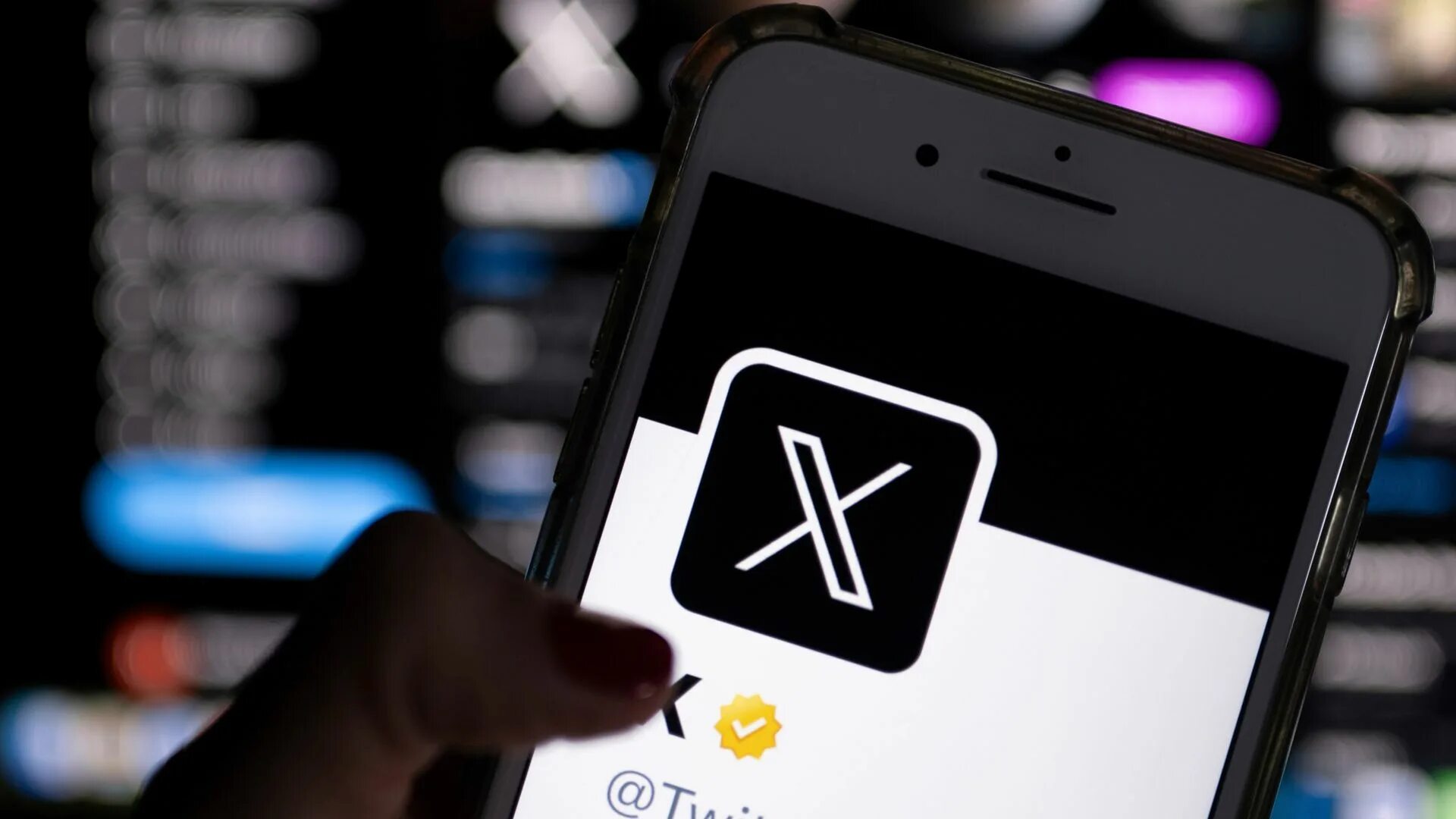 Соцсеть X отключила автоматический перевод постов на иврите