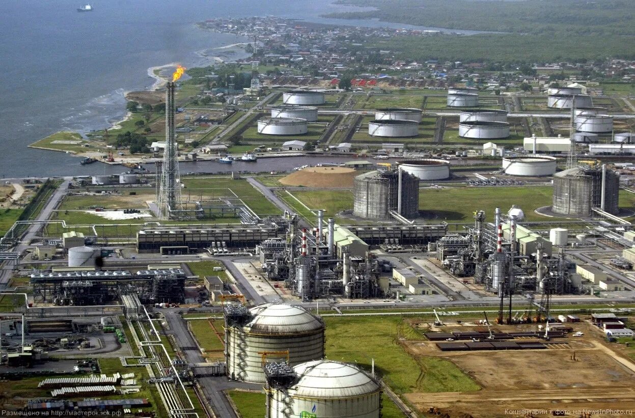 Добыча нефти в африке. Спг завод бонни-айленд нигерия. завод нефти в нигерии. нефтедобыча в нигерии. лагос нефтеперерабатывающий завод.