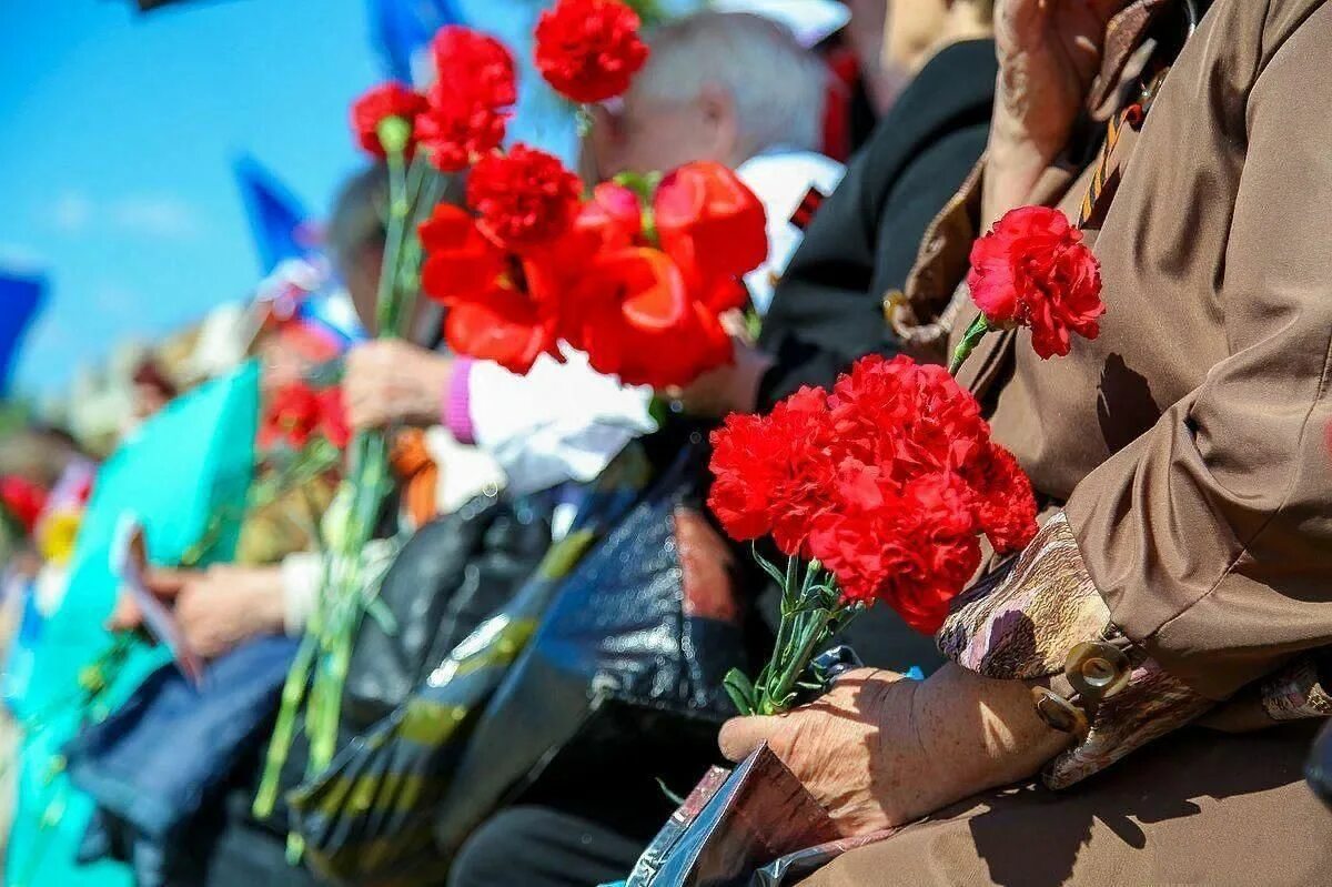 Митинг 9 мая. Митинг ко Дню Победы. С днем Победы. Митинг 9 мая у памятника. Мероприятие посвященное годовщине победы