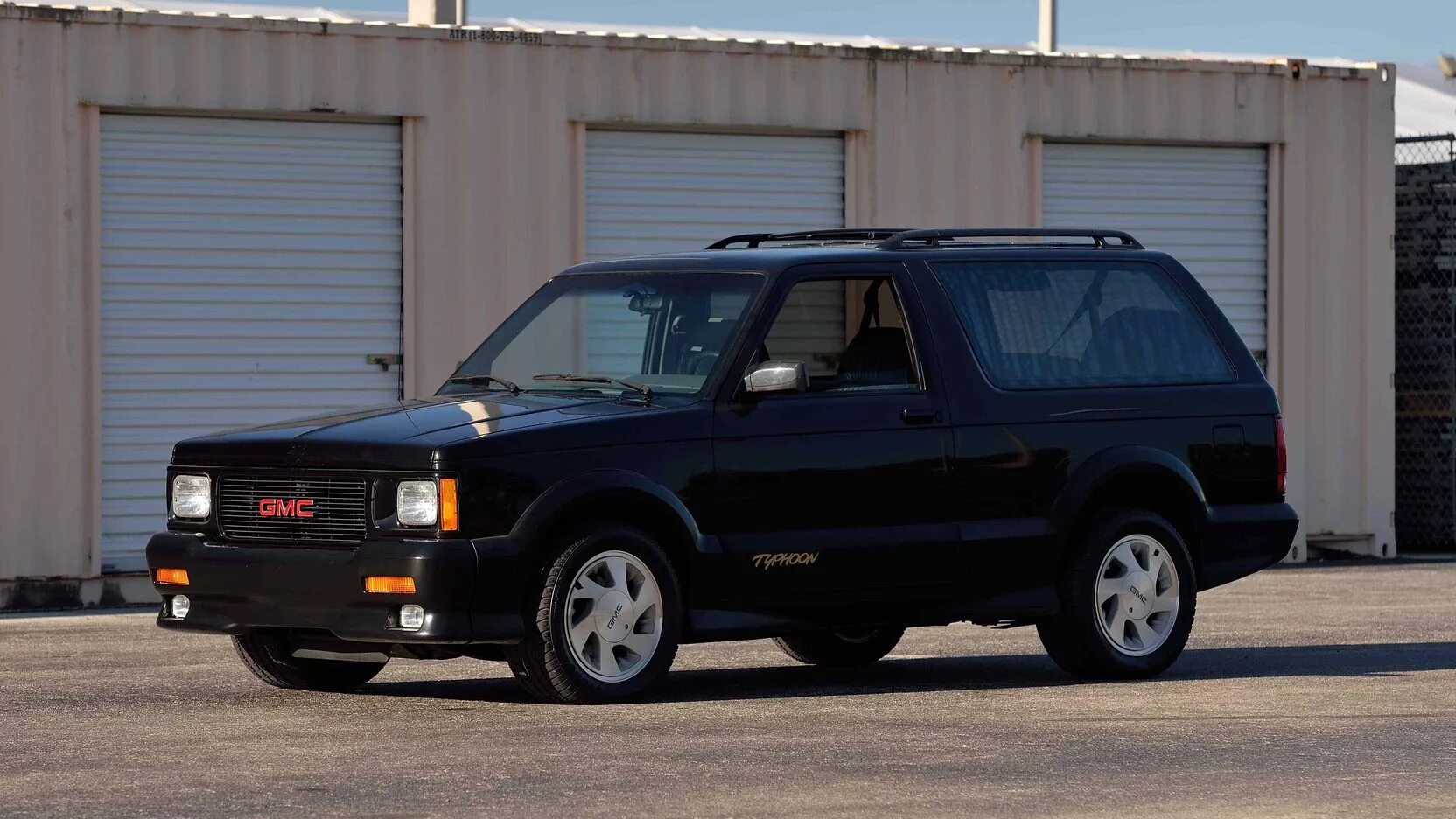 GMC Typhoon 1993. 1992 GMC Typhoon. Автомобиль GMC Typhoon.