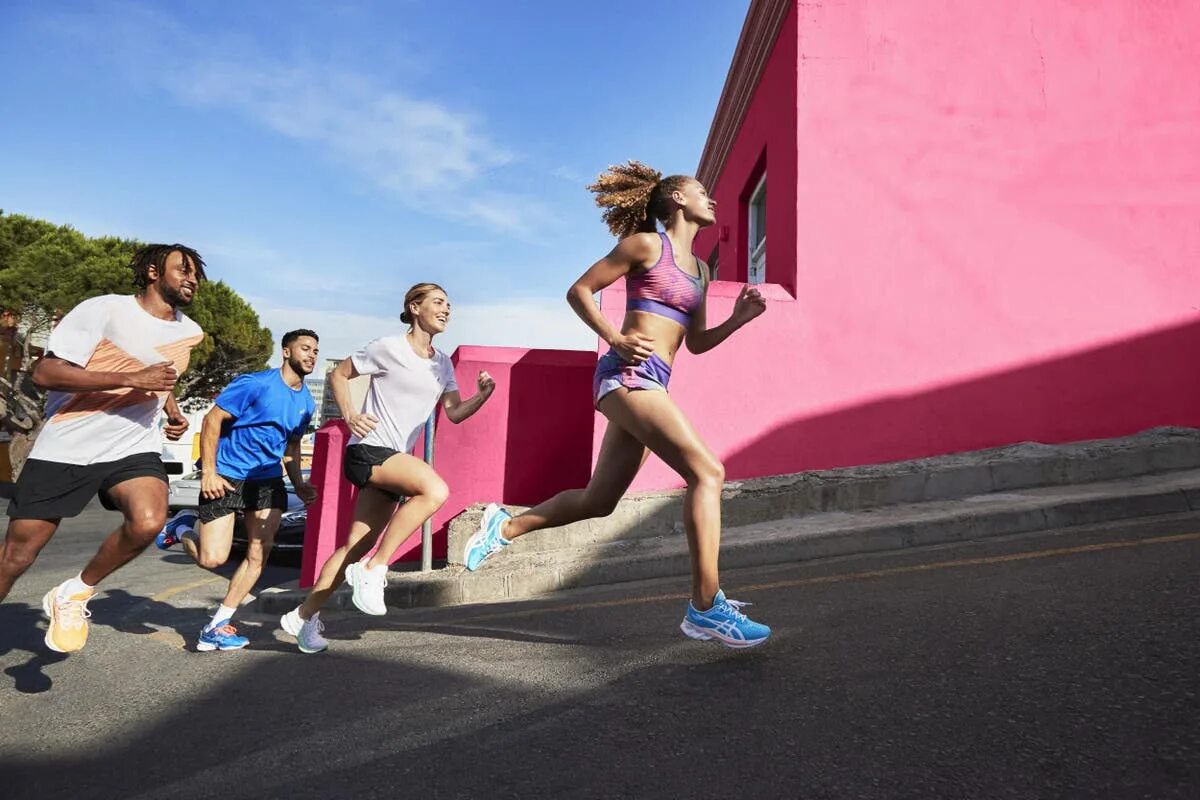 Core is running. Asics running. реклама спортивной одежды asics. асикс реклама. реклама спортивной одежды баннеры.