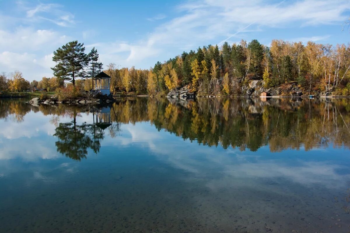 Озера алтайского края фото. Озеро Айское горный Алтай. Озеро ая Алтайский край. Айя озеро Алтайский край. Горно Алтайск озеро ая.