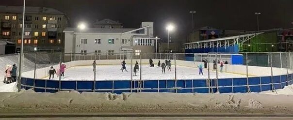 Хоккейные коробки города кудымкаров. Бийск хоккей заря. Центральный каток гусь хрустальный. Хоккейная коробка с универсальной площадкой. Хоккейная коробка бийск камера.