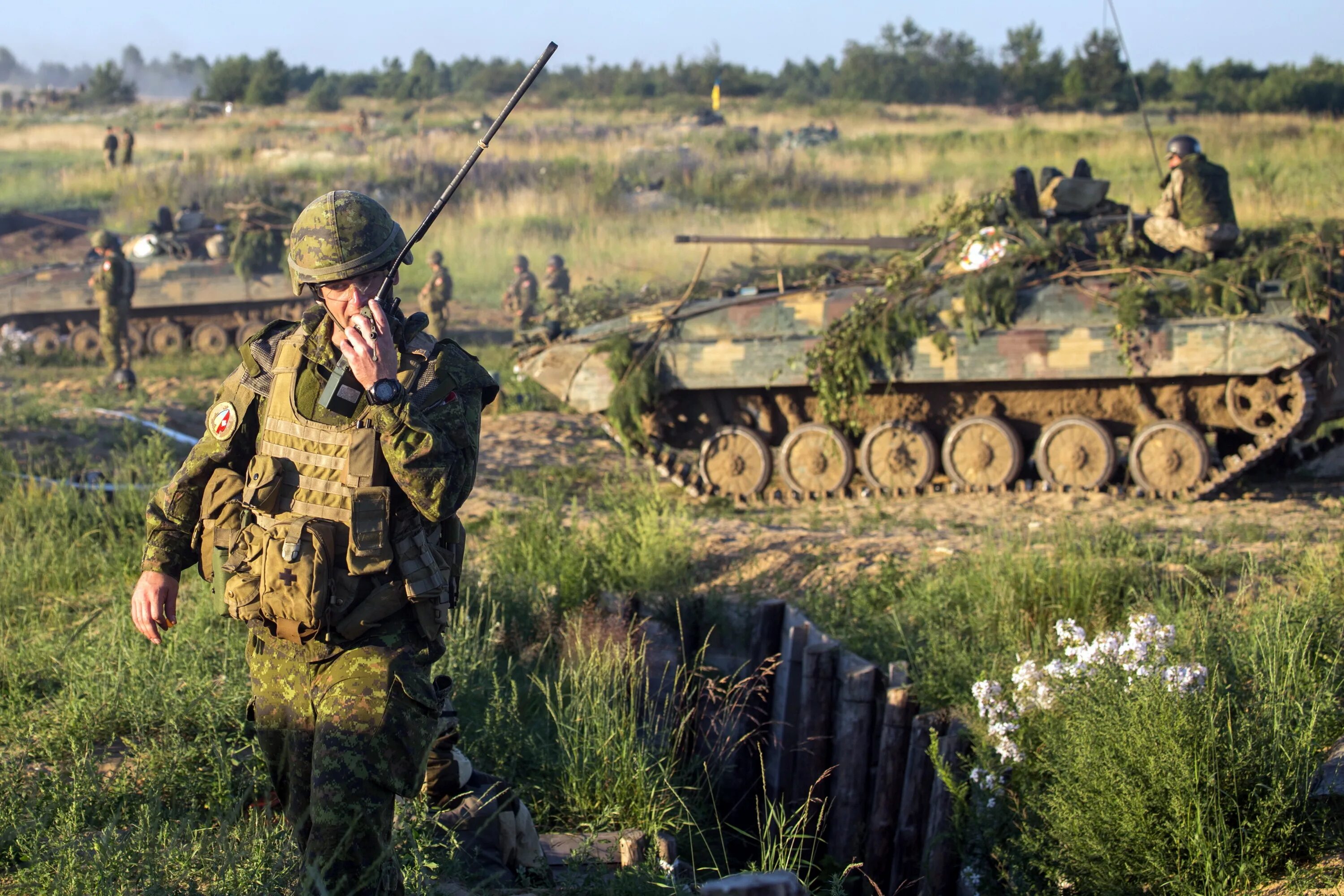 БМП 2 ВСУ. Украинский БМП 2. Солдат. Русский солдат. Буде війна