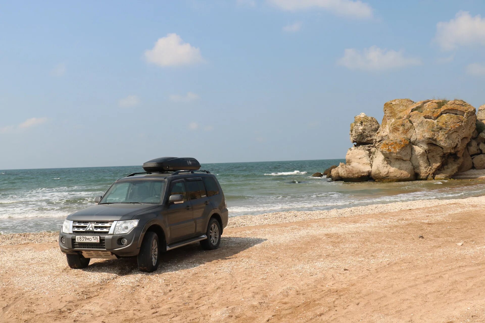 Арабский митсубиси паджеро 4. Mitsubishi pajero грузия. Митсубиси паджеро крыму. Тест драйв паджеро 4. Mitsubishi pajero с большим прицепом.