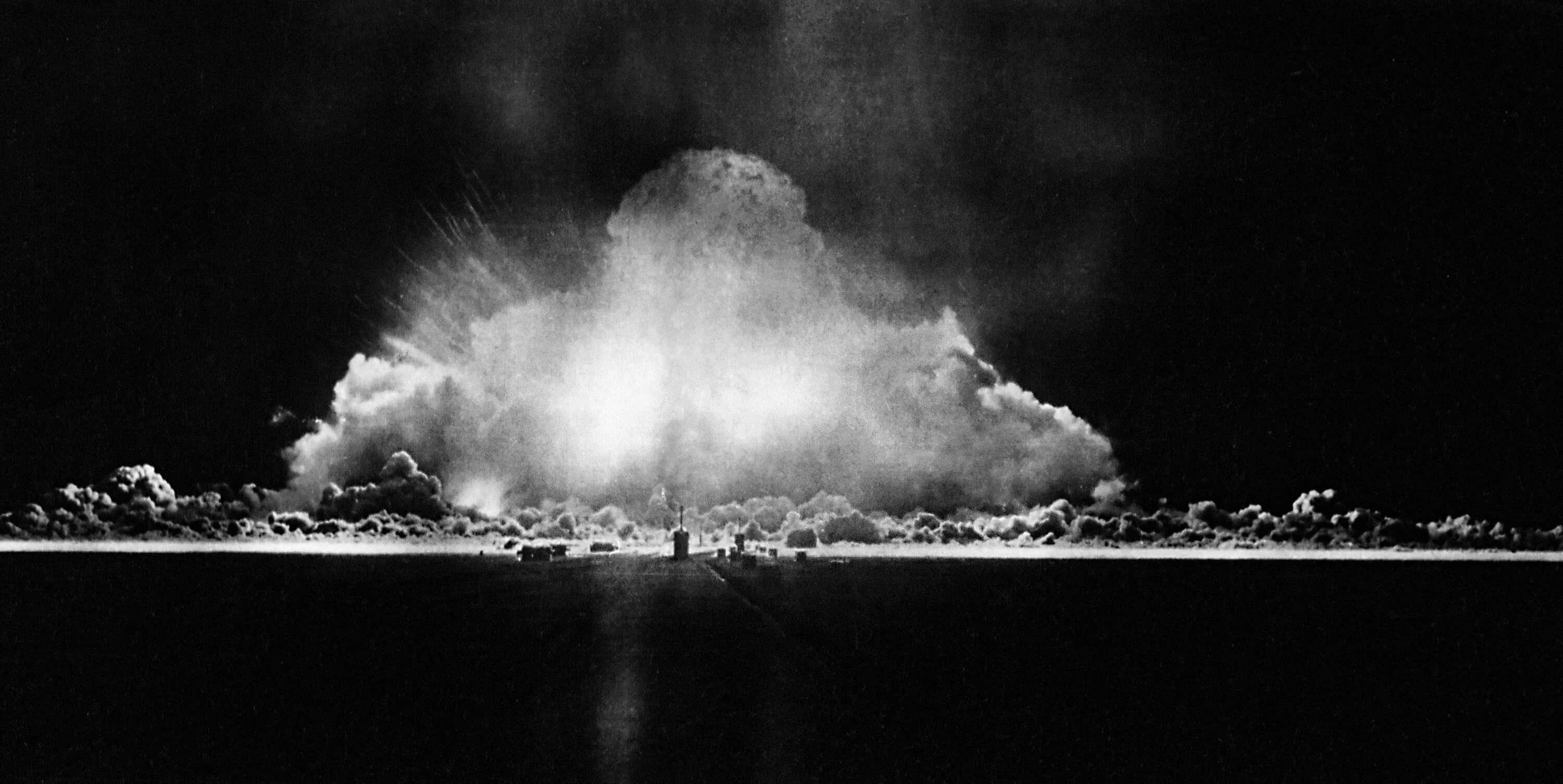 Советские испытания. Атомная бомба РДС-1 взрыв. Взрыв РДС 1. Испытание атомной бомбы в СССР 1949. Семипалатинск испытание атомной бомбы СССР 1949.