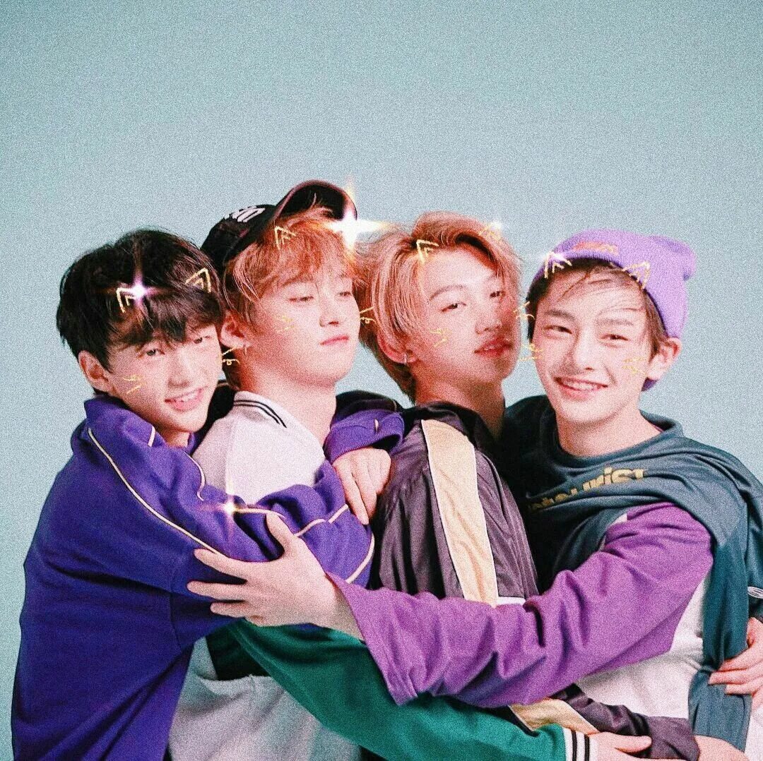 Смешные картинки stray kids. Stray kids в пижамах. stray kids смешные. группа stray kids смешные. stray kids шутки.