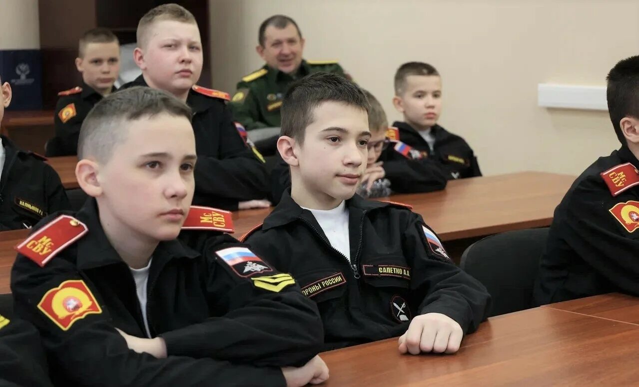 100 кадетов