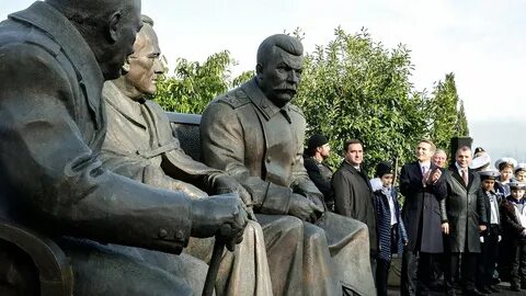 Памятник гитлеру