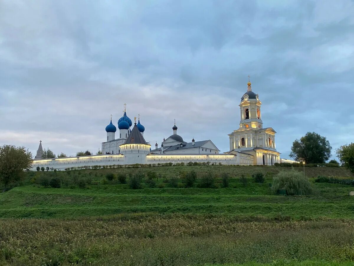 Высоцкий монастырь Серпухов. Богородицкий Высоцкий мужской монастырь Серпухов. Высоцкий монастырь Серпухов зима. Серпухов женский монастырь сайт