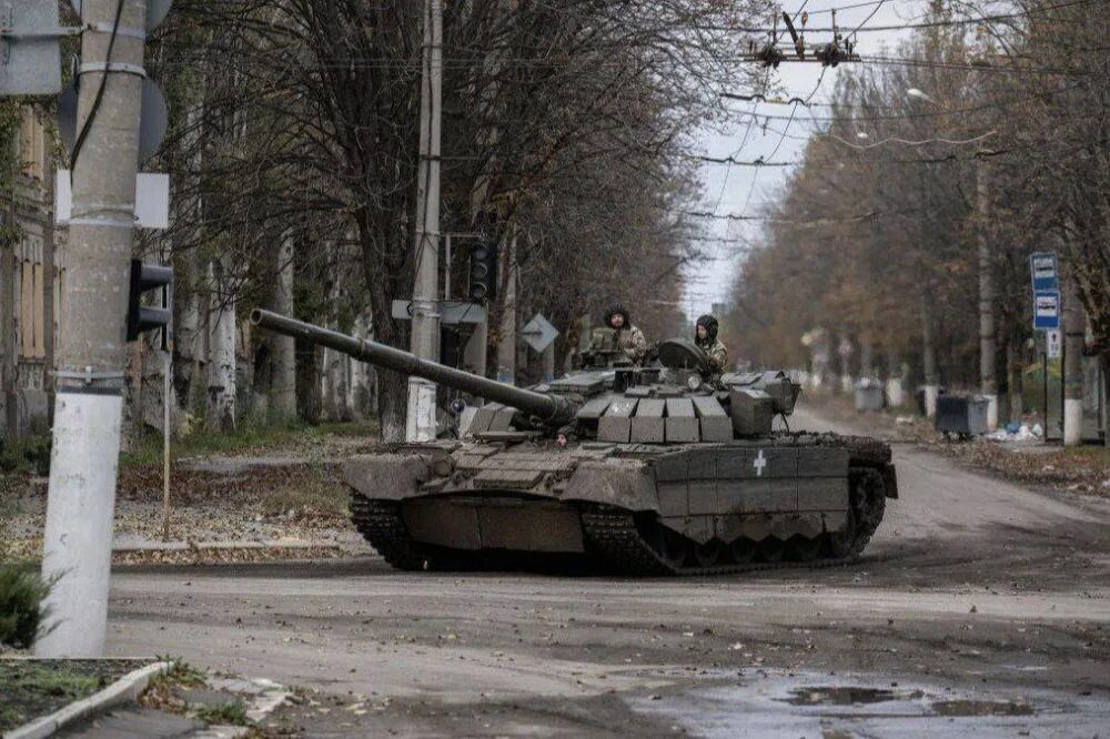 Реквием по бахмуту. Реквием по мечте (2000) дженнифер. Украинский т-80бв. Бахмут город сейчас. Бахмут документальный фильм.