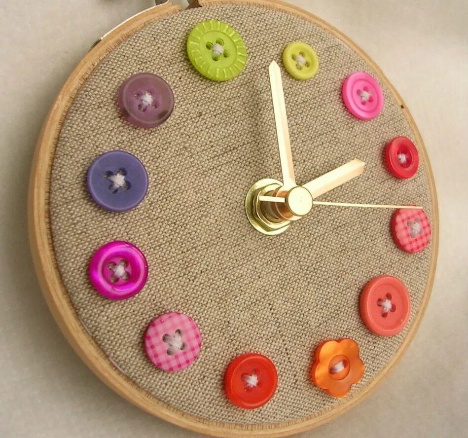 Змейка из фантиков. Необычные поделки. Рукоделие из пуговиц. Изготовлено из различных материалов иметь. Рукоделие из подручных средств.