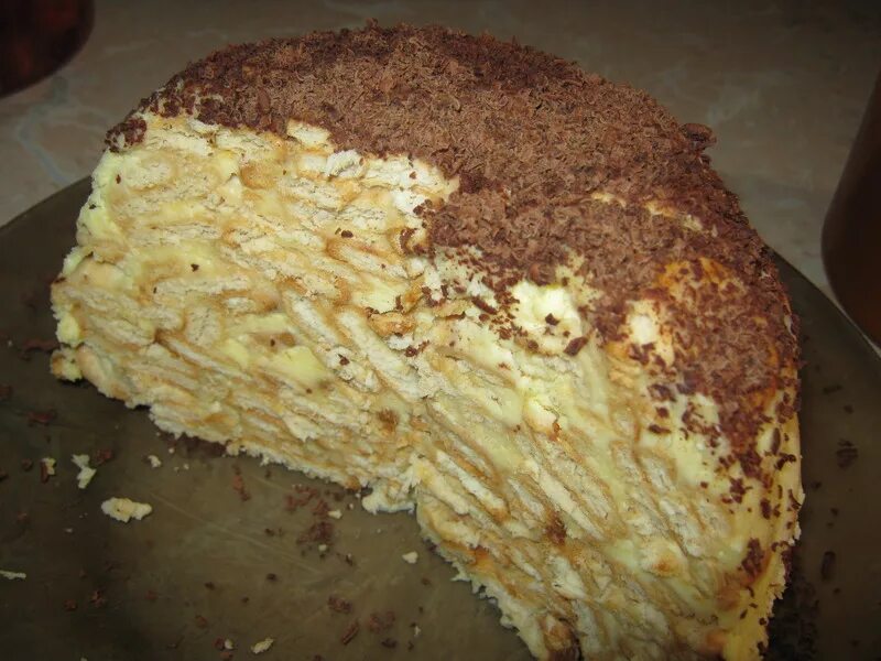 Торт без выпечки со сметаной и сгущенкой. Торт с крекером рыбки. торт из печенья с бананом. торт из крекера без выпечки. торт без выпечки из печенья рыбки.