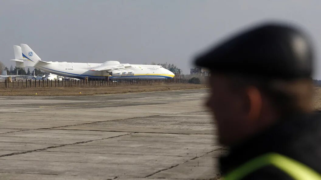 Аэродром захват. Захват аэродрома Гостомель. Захваченные аэропорты на Украине. Фото репортаж новостей аэропорта Гостомель. Какое подразделения брала аэродром Антонов.