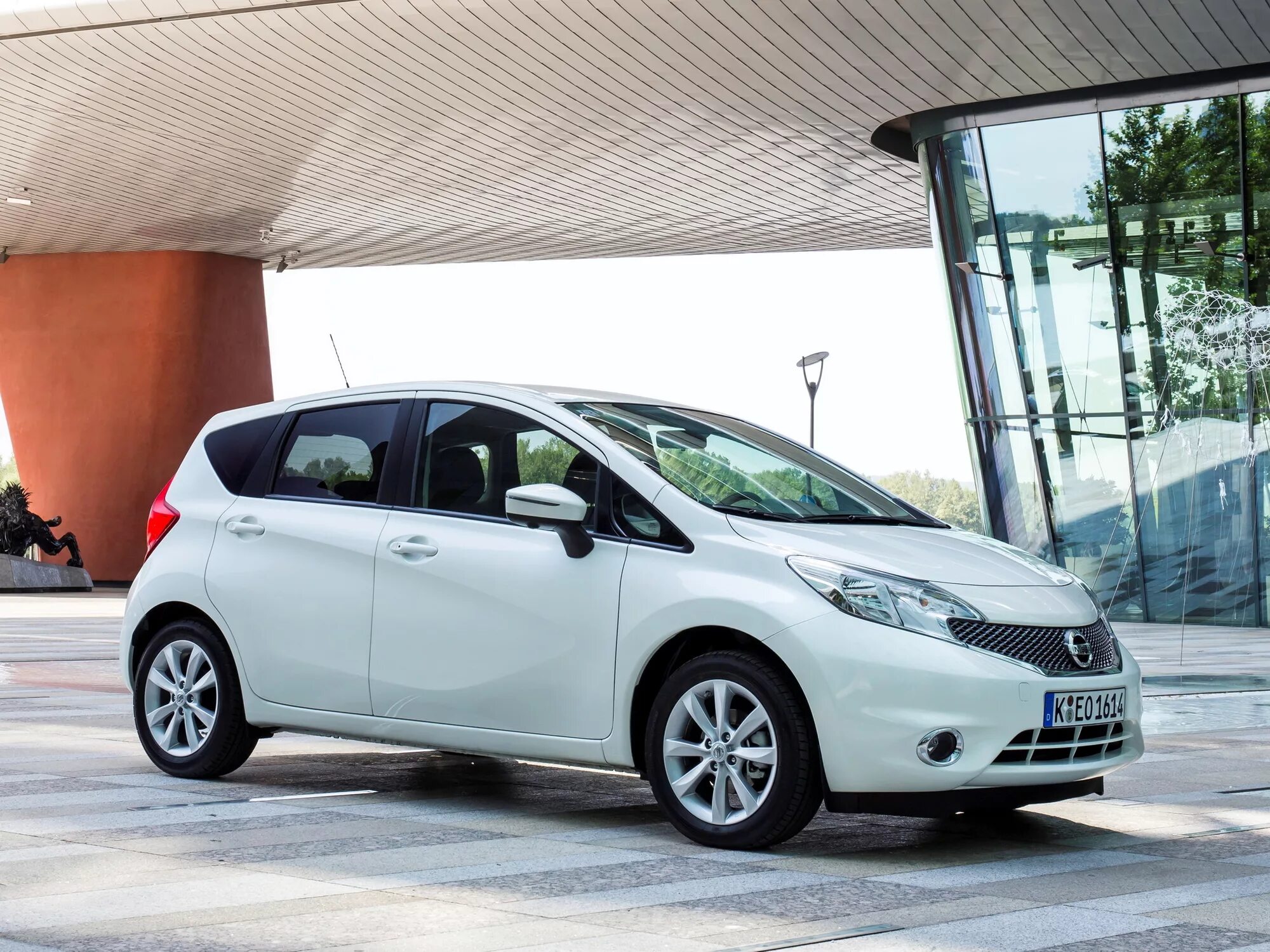 5. Nissan note nismo 2015. Nissan note 2013. Nissan note e11. ниссан ноут 2013.