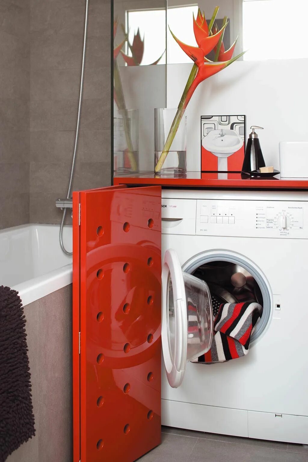 Как закрыть стиральную машинку. Стиральная машинка в нише. Как закрыть стиральную машинку. Шкаф для стиральной машины в ванной. Шкаф над стиралкой икеа.