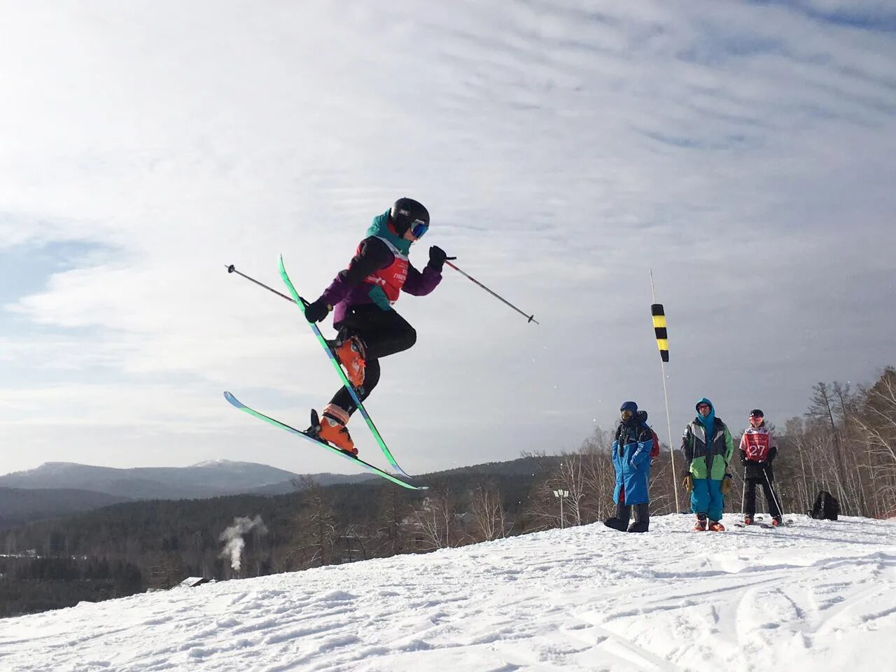 Миасс солнечная долина фристайл. Солнечная долина ски кросс фото. Ски кросс солнечная долина. Швейцарский спортсмен. Ски кросс миасс 2023 солнечная долина.