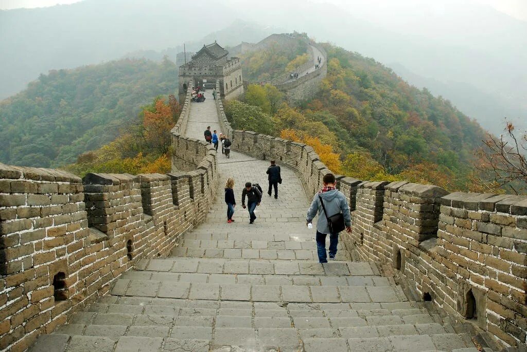 Сколько лет великий стене. Достопримечательности Великая китайская стена. Великая китайская стена достопримечательности Пекина. Участок Великой китайской стены Мутяньюй. Участок Великой китайской стены Мутяньюй, Пекин, Китай.