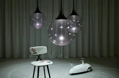 House of balloons glass table