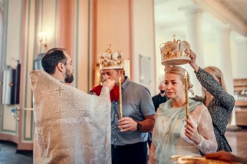 Почему заключение брака в церкви называется венчание. Православное венчание. Венчание в храме Вооруженных сил. Венчание в храме Христа Спасителя.