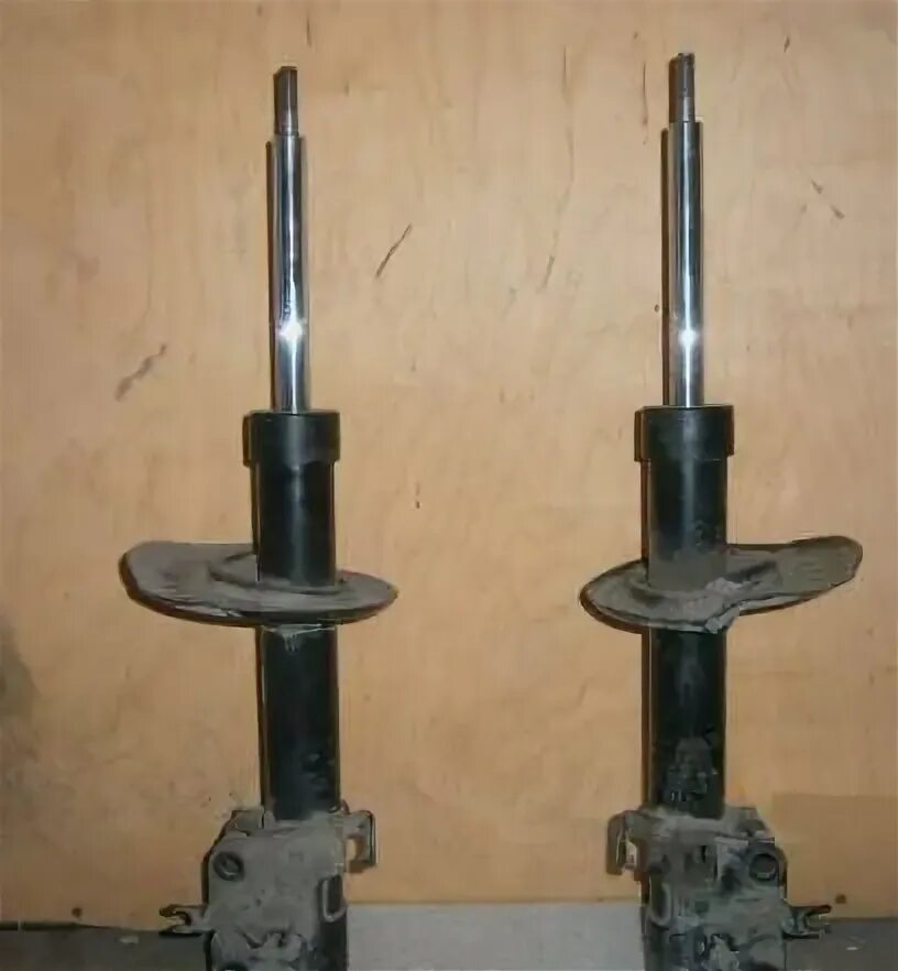 Стойка передняя ниссан кашкай j10. Стойки амортизатора ниссан кашкай j10. Стойки передние в сборе ниссан кашкай j11. Передние стойки амортизаторов на qashqai. Передние стойки кашкай.