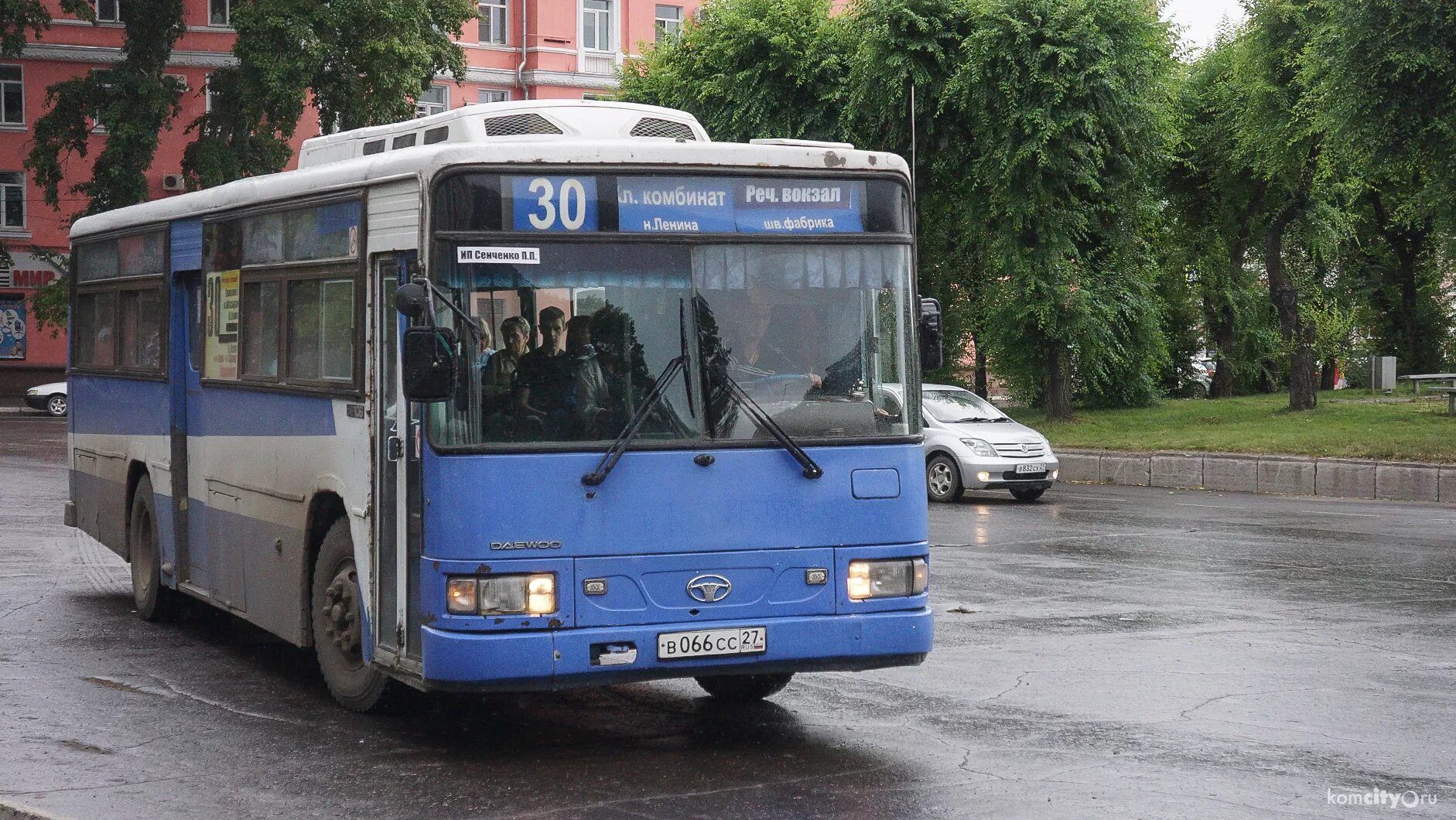 Какой автобус лучше. Автобус 301 Комсомольск-на-Амуре Хабаровск. 304 Автобус Хабаровск Комсомольск. Автобусный парк Комсомольска на Амуре. Автобус 1 Хабаровск.
