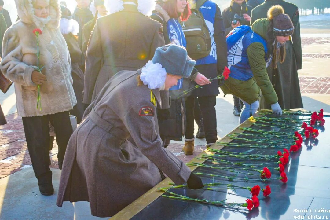 9 мая участвовать. Памятник неизвестному солдату в Чите. Пламя Победы Чита. 9 Мая Омск.