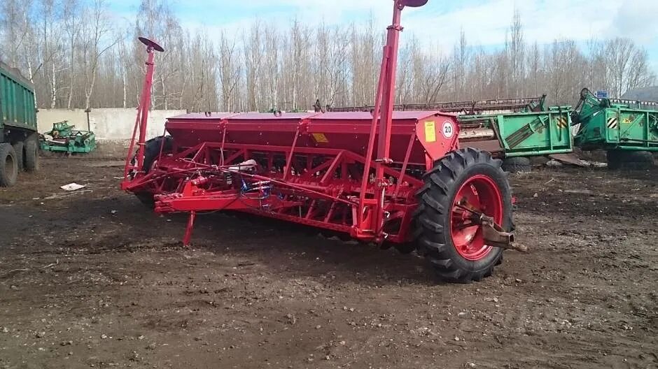 Сеялка зерновая сошниковая под т150. 4. Сз-3. 4. 4 бу.